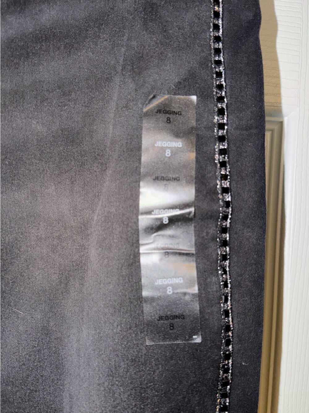 Jennifer Lopez Women’s Mid-Rise Jeggings w/Black Gem Embellishment - Picture 3 of 7
